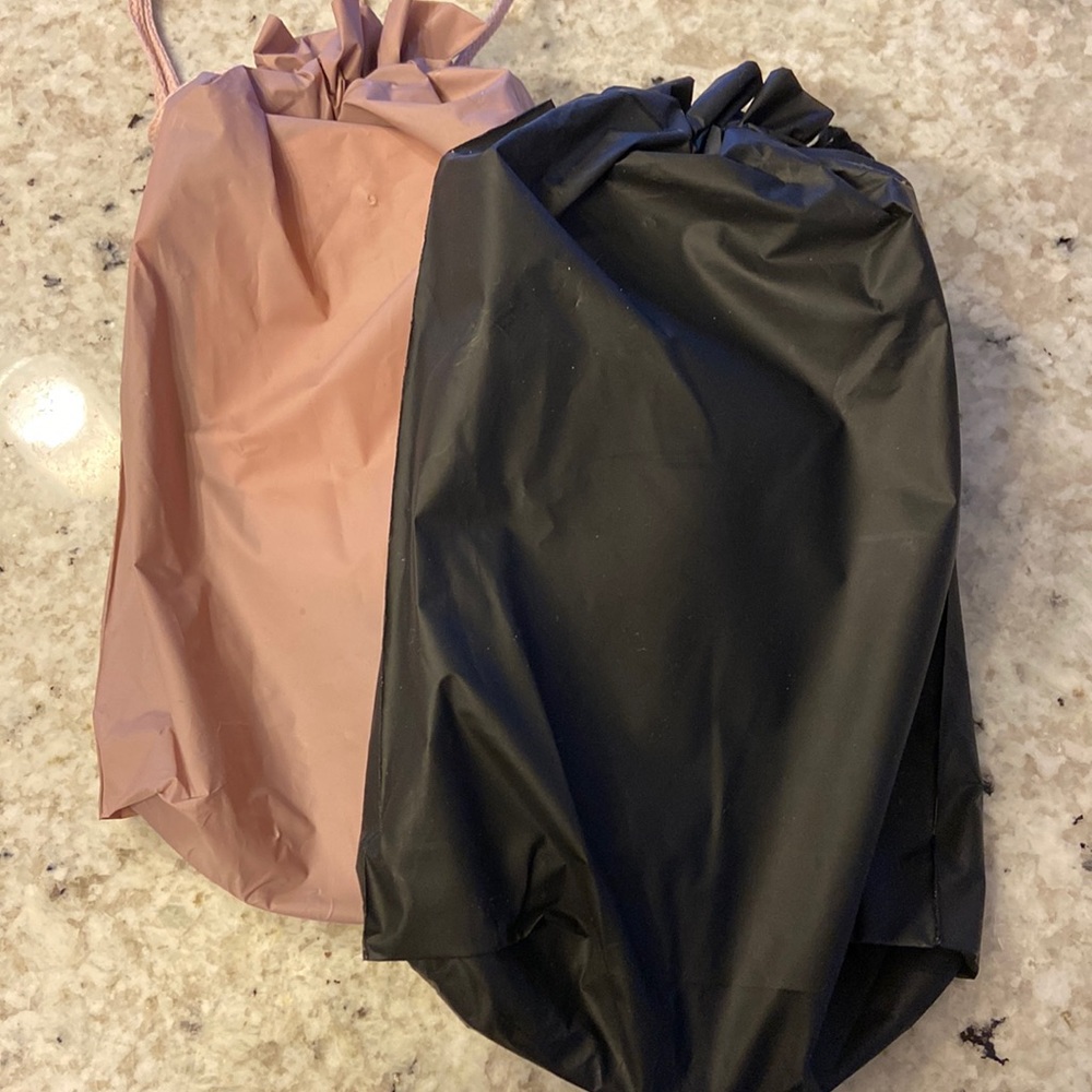 One push-up frontless bra kits. One black only available.